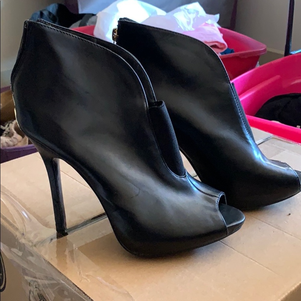 Super cute and sleek black Guess booties